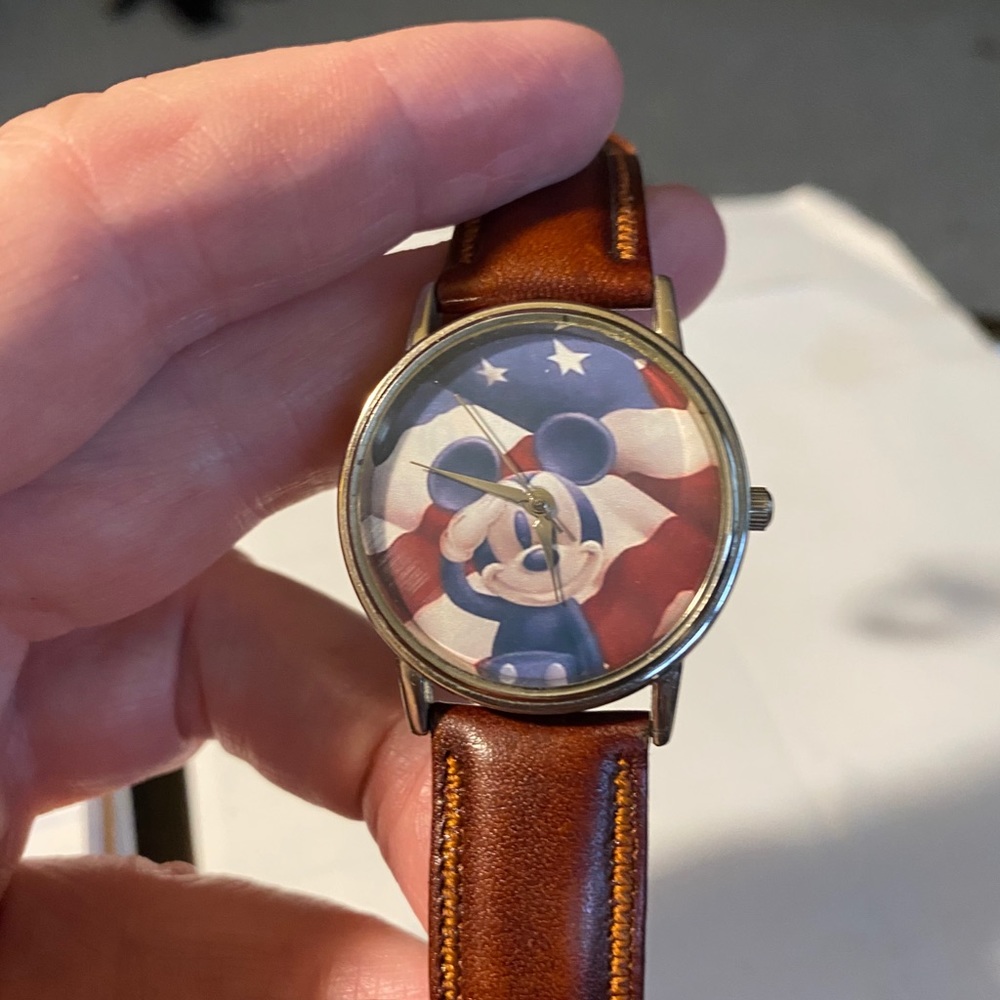 Mickey Saluting Watch
